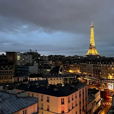 Appartamento Tour Eiffel - Vue Imprenable Au-dessus Des Toits, Balcon